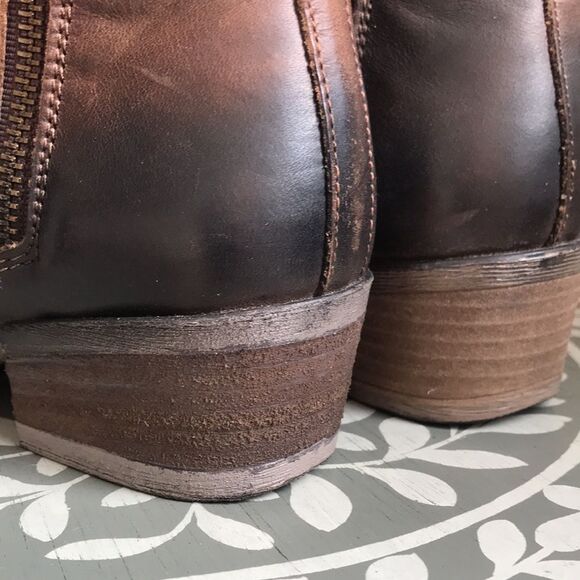 Corral Circle G Distressed Leather Western Booties Tan with Black Points sz 7 - Picture 14 of 14